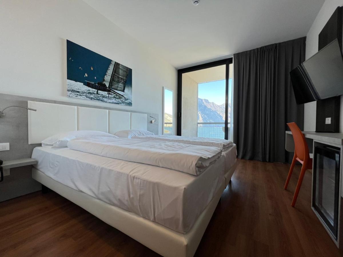 Wind Hotel Мальчезине Экстерьер фото