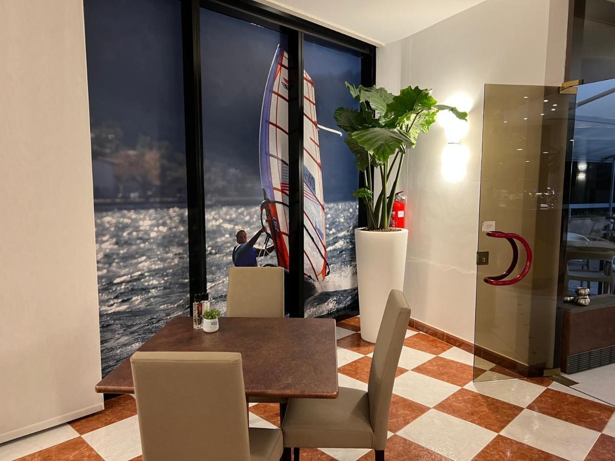 Wind Hotel Мальчезине Экстерьер фото