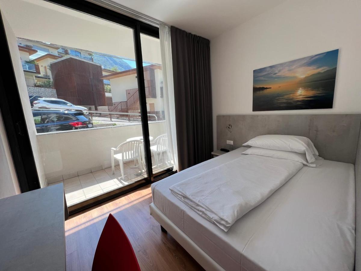 Wind Hotel Мальчезине Экстерьер фото