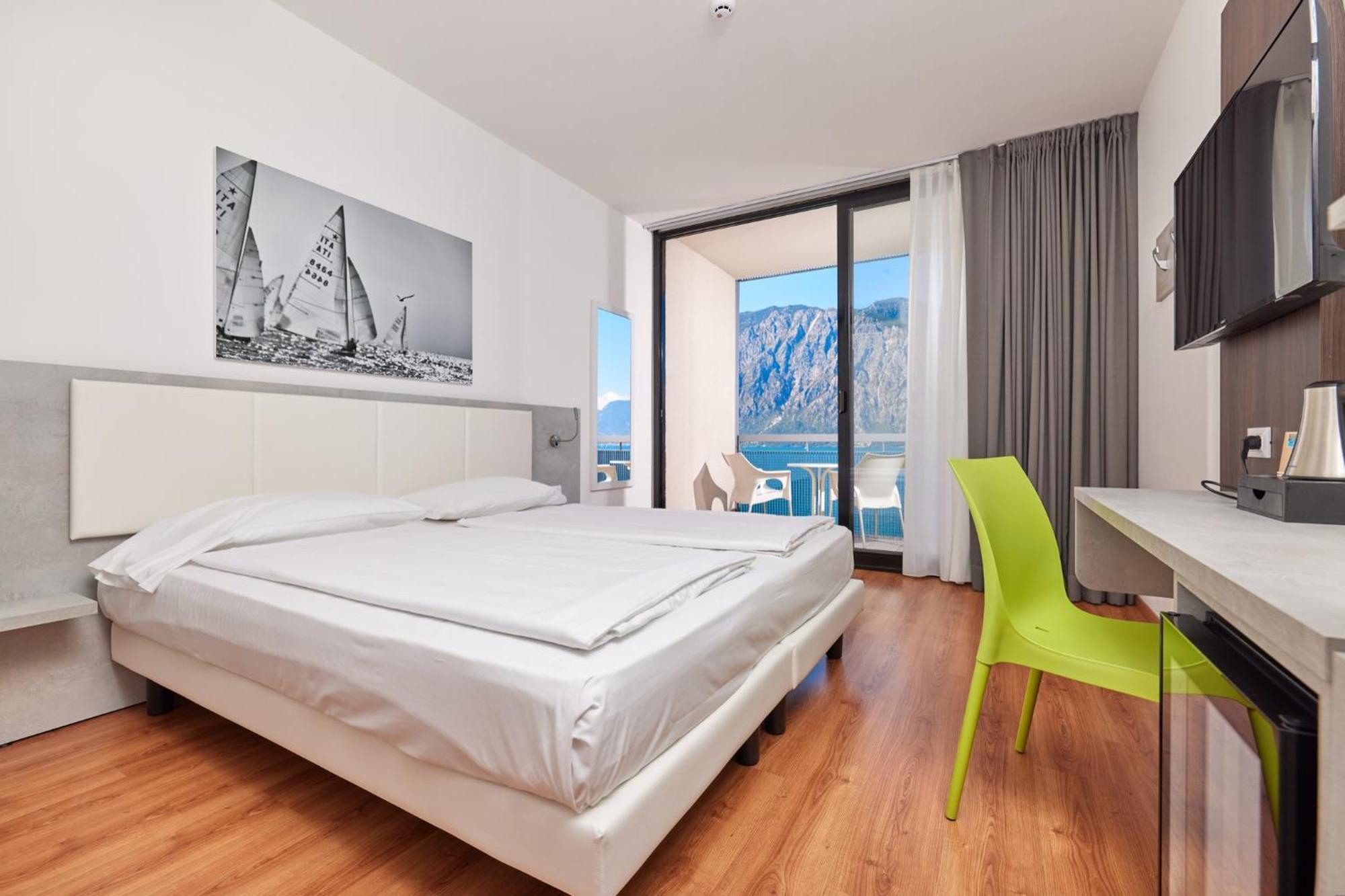 Wind Hotel Мальчезине Экстерьер фото