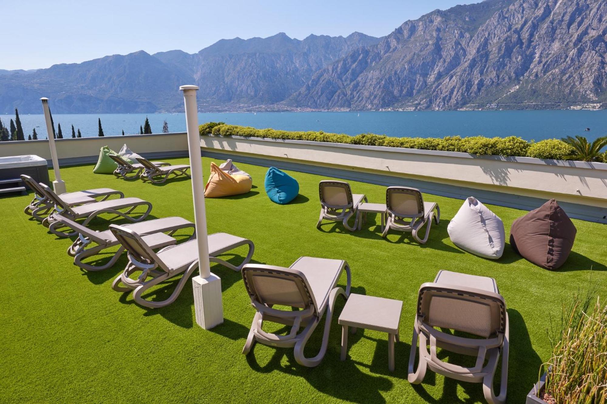 Wind Hotel Мальчезине Экстерьер фото